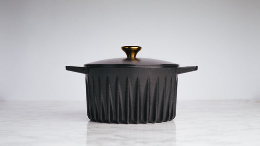 Black Dutch oven