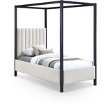 Kelly - Bed