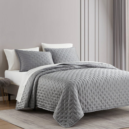 Eucalyptus Pintuck Quilt, Gray