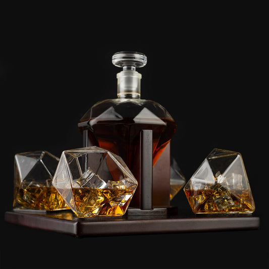 Diamond Whiskey and Wine Decanter, 750ml With 4 Diamond Glasses