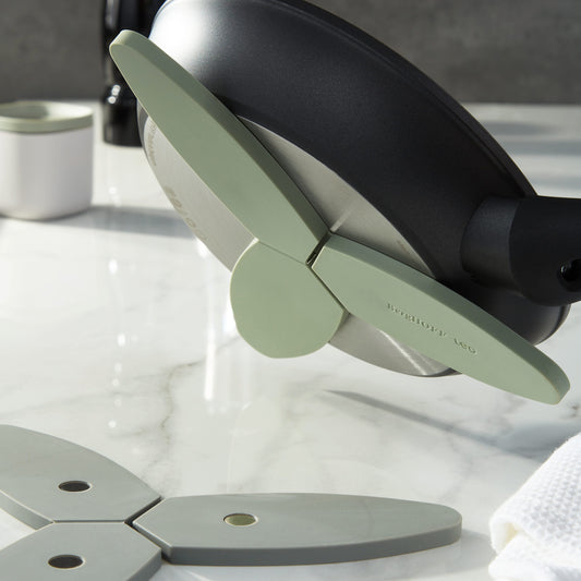 BergHOFF Leo Balance Silicone Foldable and Magnetic Trivet 9.5", Sage