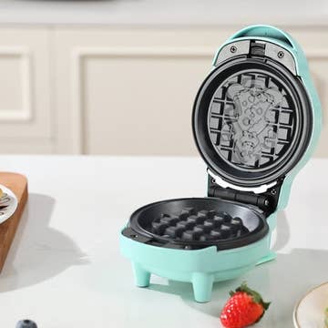 4" Mini Waffle Maker, 6 in 1 Waffle Iron with 6PC Plates Set
