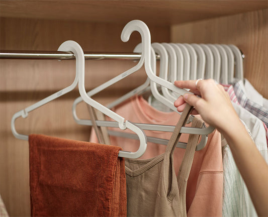 Orderly™ Set of 5 Anti-tangle Ecru Clothes Hangers