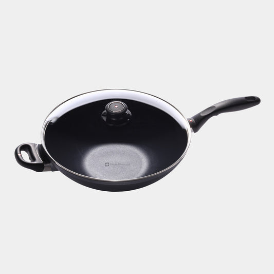 HD Nonstick Wok with Glass Lid - Induction | Made in Switzerland