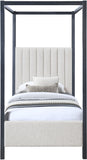 Kelly - Bed